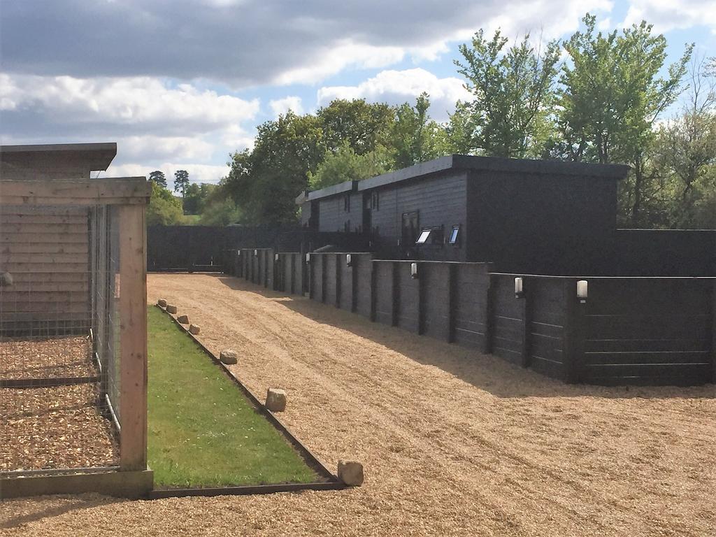 Willow Court Farm The Lodge & Petting Farm, 8 Mins From Legoland & Windsor, 15 Mins From Lapland Uk Exterior foto